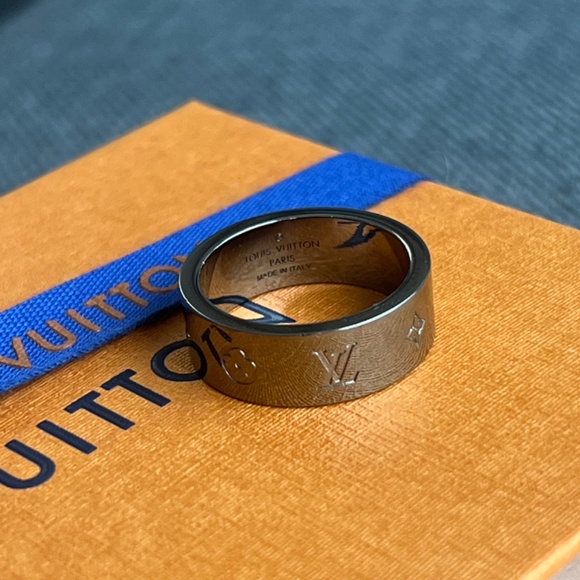 Mens Louis Vuitton Ring. Silver - Picture 3 of 3